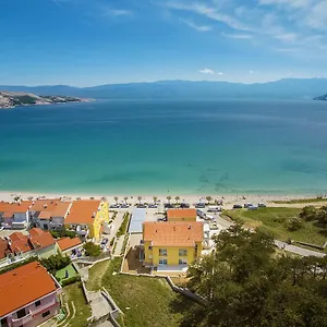 apartments-capic-niko.primorje-gorskikotar.com/